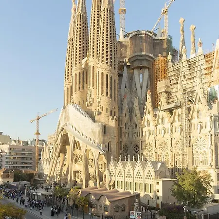 Whatching Sagrada Familia