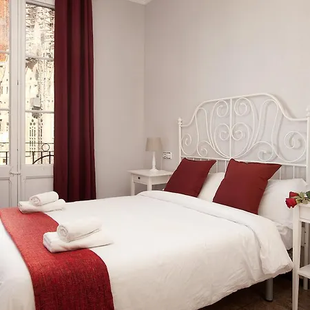 Daire Whatching Sagrada Familia